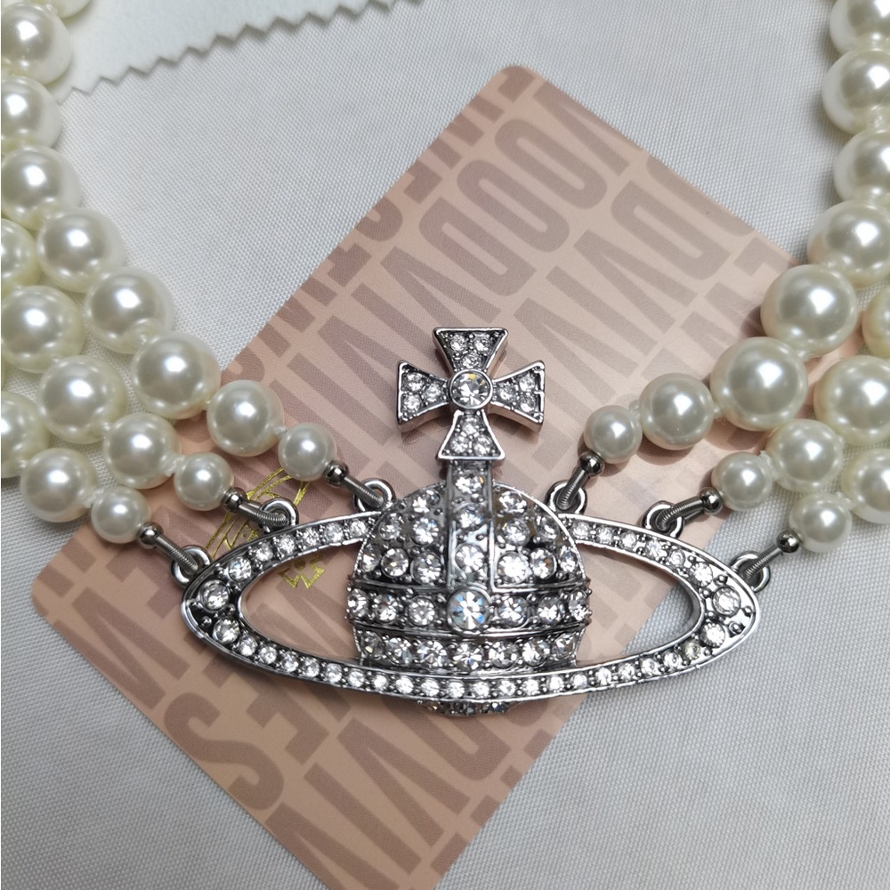 NWT Vivienne Westwood Three Row Pearl Bas Relief Choker in Silver - Picture 6 of 7